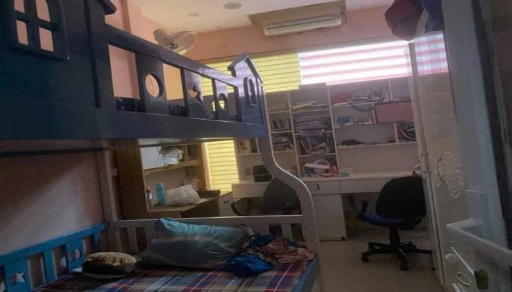 CHO_THUÊ MBKD THỜI TRANG, PHỤ KIỆN, LIKE TREAM MẶT PHỐ CẦU GIẤY 5 TẦNG, 18 TRIỆU